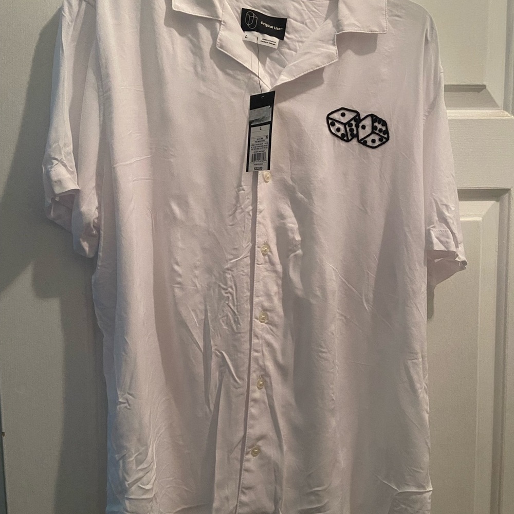 Men’s L Large Lot Sweater Shirts Shorts ($72 plus retail) - Picture 2 of 12